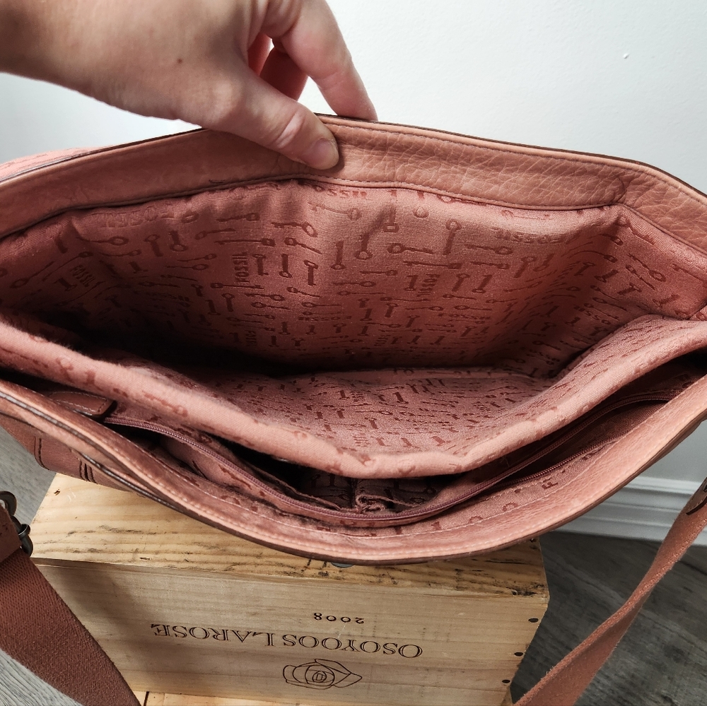 Fossil Maddox Pink "Long Live Vintage 1954" Collection Messenger Laptop Bag - Picture 13 of 16